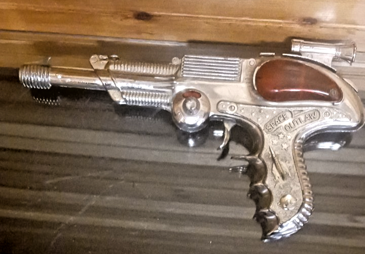RARE vintage BCM SPACE OUTLAW Atomic PISTOL Ray Gun w/ Original