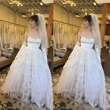 Retro Strapless Wedding Dresses Ruffle Puffy Lace Applique A-Line Bridal Gowns