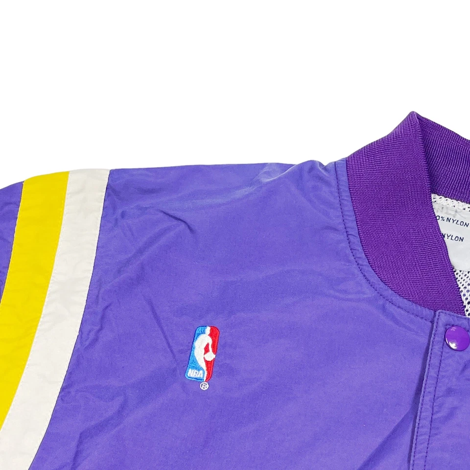 CHAQUETA DE CALENTAMIENTO DE COLECCIÓN LOS ANGELES LAKERS PÚRPURA AUTÉNTICA CHAMPION PARA HOMBRE MEDIANA Foto 4 de 4