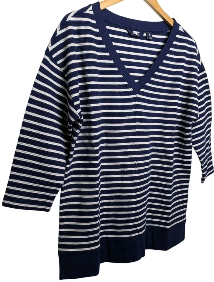 Camiseta de punto Lands End mediana texturizada a rayas cuello en V Foto 2 de 4