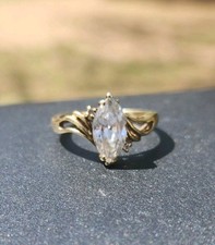 Gorgeous 10k Gold Marquise-Cut Center CZ stone Ring Sz 8 Engagement, Anniversary