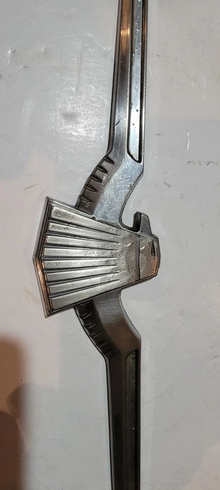 Ford Thunderbird 1973 panel de luz trasera emblema cromado D3SB-13616-BA 1972 Foto 3 de 4