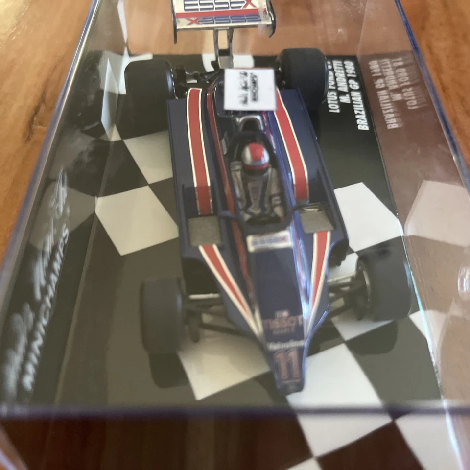 MiniChamps: Lotus Ford 81 No11 Mario Andretti Brazillian GP 1980 1:43 - Изображение 4 из 4