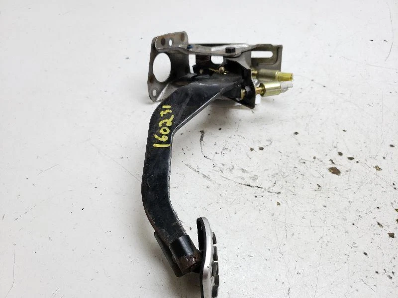 Комплект педального тормоза 2001 Honda S2000 от оригинального производителя 46600-S2A-G02 - Изображение 2 из 4