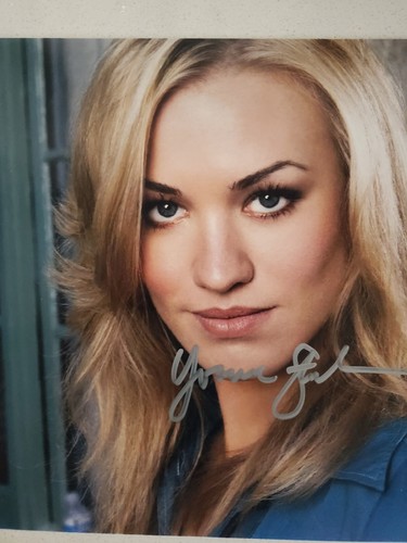 Yvonne Strahovski authentic signed autographed 8x10 photograph GA GAI COA - Picture 4 of 8