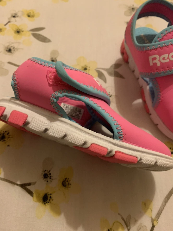 Sandalias Reebok Wave Glider III para bebés niñas talla 6,5 (23,5 euros) Foto 2 de 2