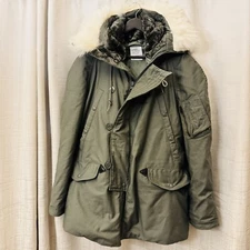 Parka Extreme Cold Weather N-3B Mens Medium Green Military Coat 8415-00-376-1672