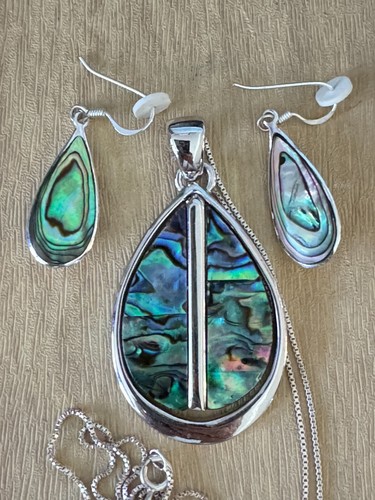 Abalone Pendant on Sterling Silver Chain with Matching Earrings - Picture 3 of 6