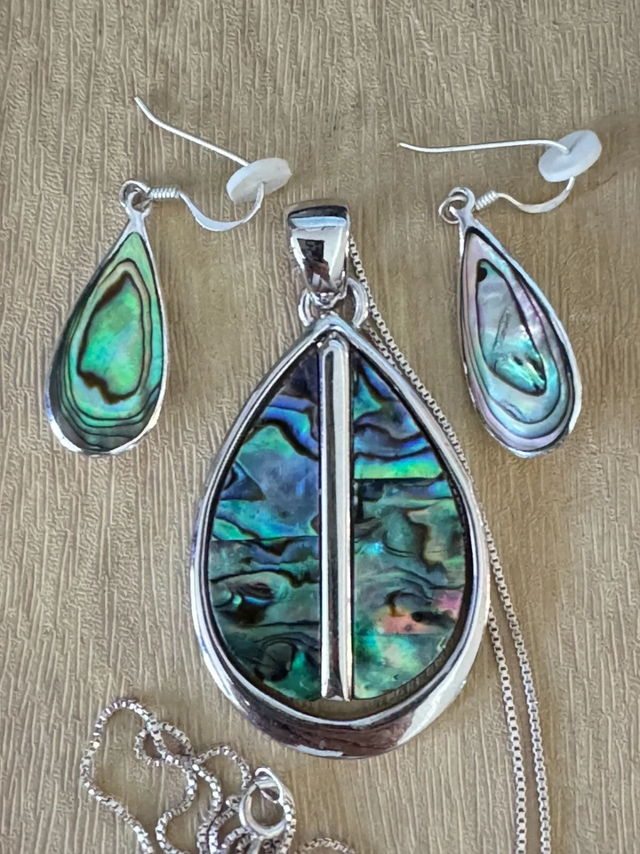 Colgante de abulón en cadena de plata de ley con pendientes a juego Foto 3 de 4