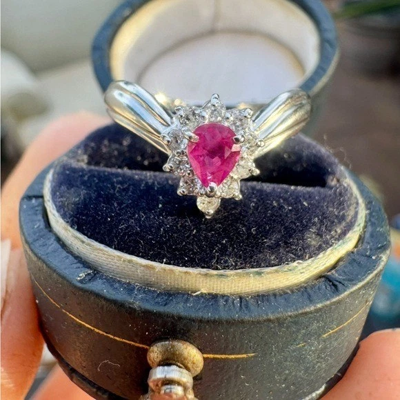 $2,002 Solid platinum genuine ruby/diamond chevron high end ring - Image 4 of 4