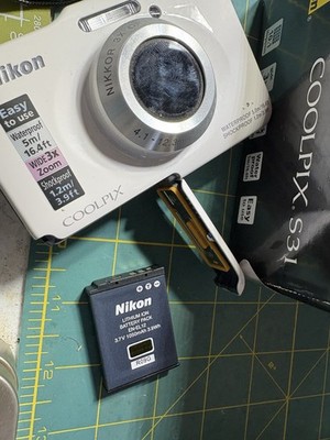 Nikon COOLPIX S31 10.1 MP Digital Camera -  white