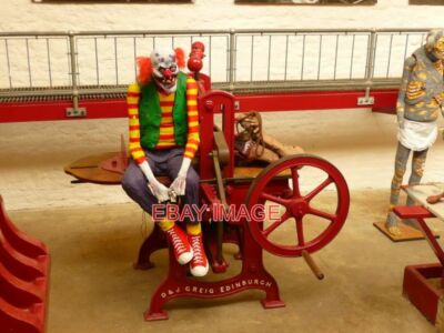 FOTO WOOKEY HOLE - PAPIERMÜHLE TEIL DES HALLOWEEN-DISPLAYS IN DER PAPIERFABRIK.