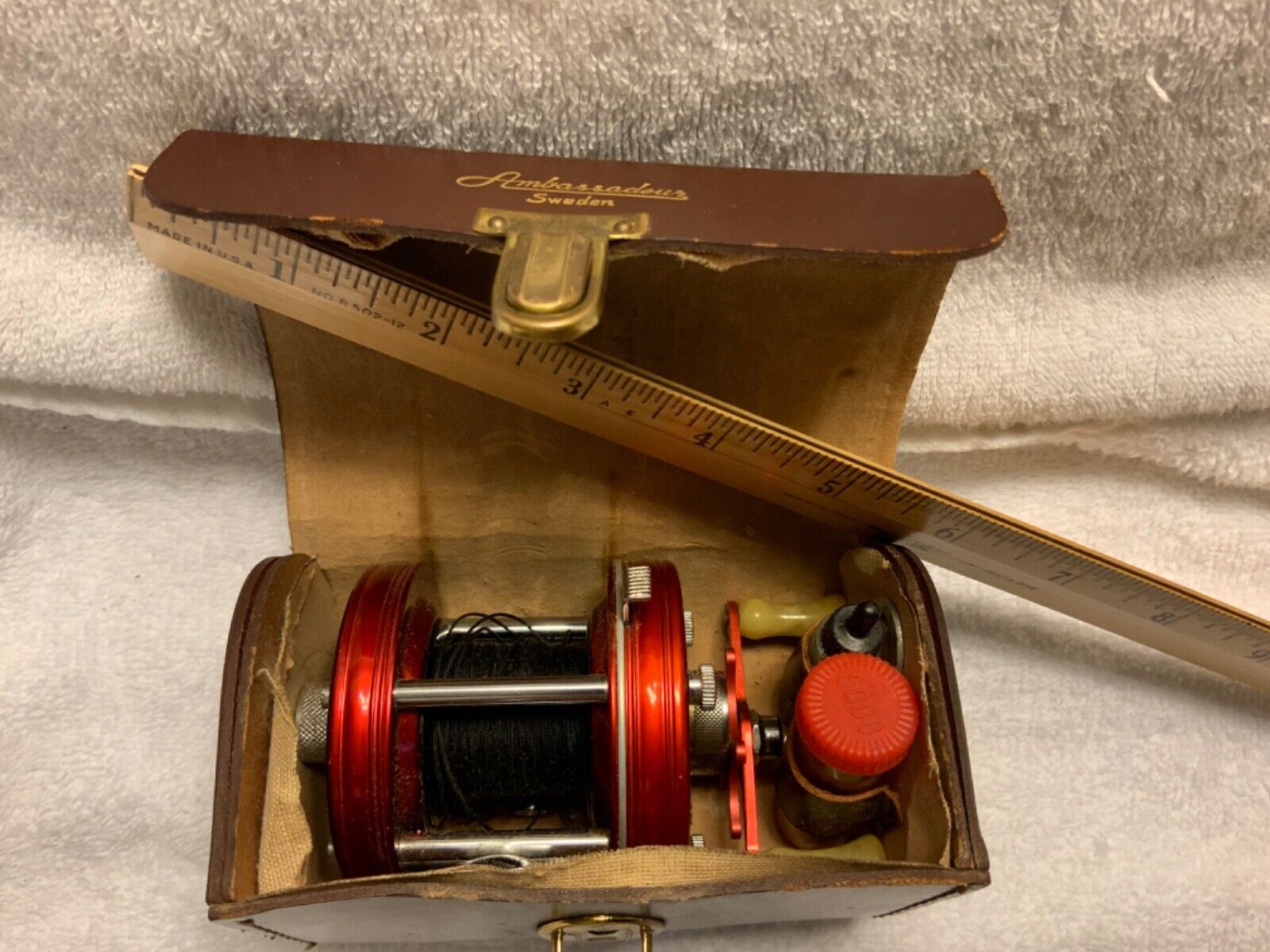 Vintage ABU Ambassadeur No. 5000 reel with leather case Sweden