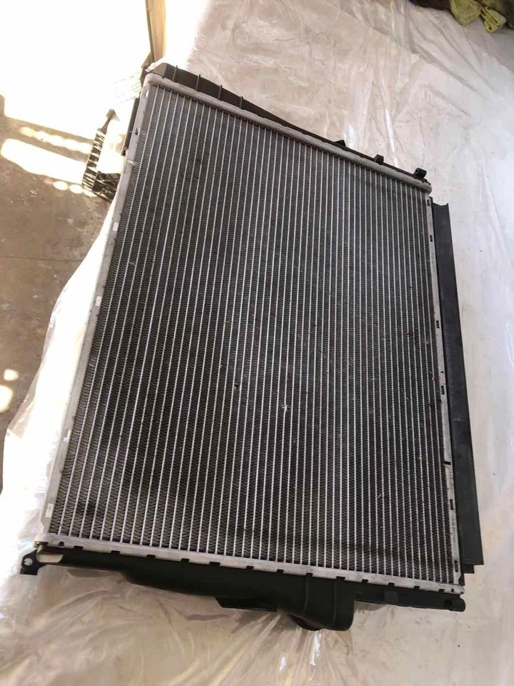 1999 2000 BMW 3 SERIES 328CI Engine Cooling Radiator Core Assembly Automatic A/T - Image 4 of 4