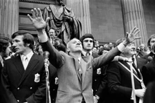 Liverpool manager Bill Shankly pictured side's homecoming to city - Old Photo 3