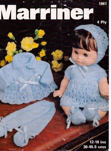 BABY PUPPEN ~ KLEID ~ HAUBE ~ JACKE ~ STIEFEL STRICKMUSTER ~ GRÖSSE 12-18 ZOLL HOCH (T1)