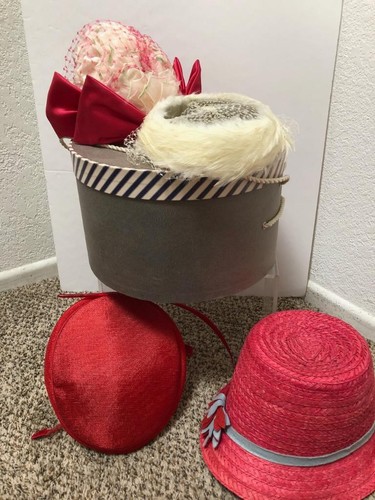 Vintage HAT 1960's authentic Red Bucket Straw Hat with Felt Cut Floral Band - Picture 7 of 7