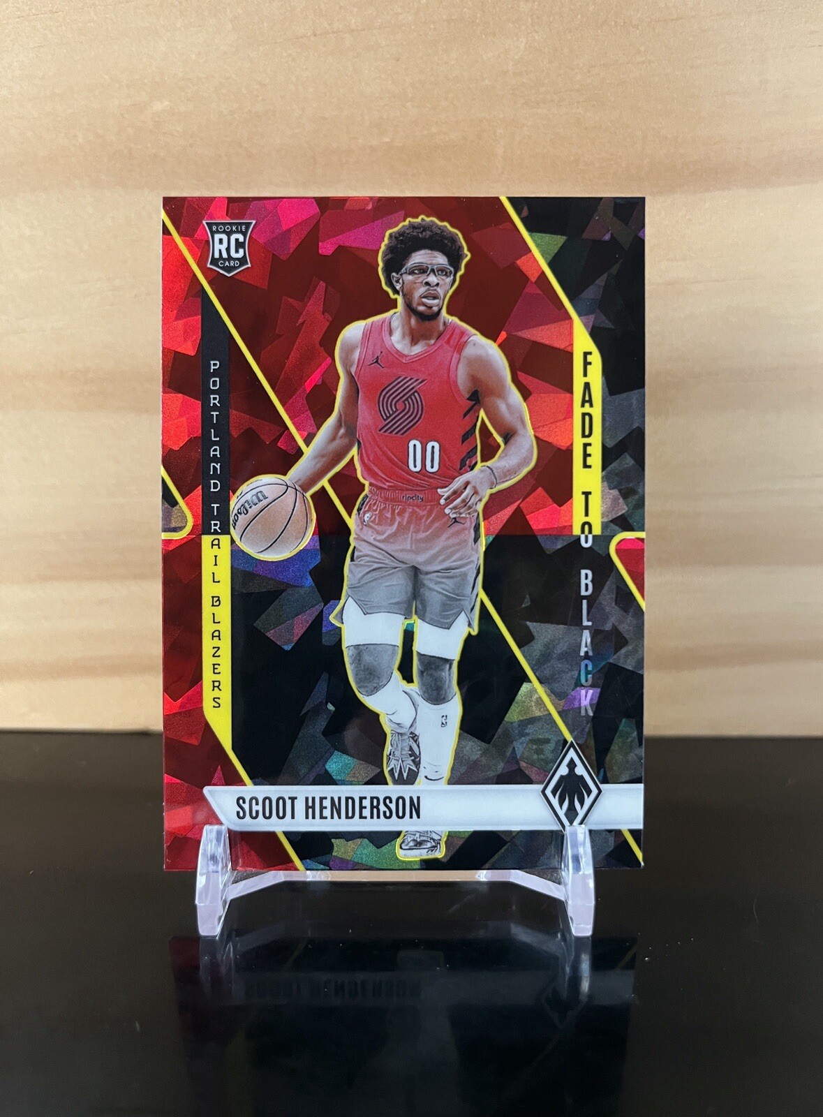 Scoot Henderson 2023 Phoenix Fade to Black #6 RED Cracked Ice (RC) Trail Blazers