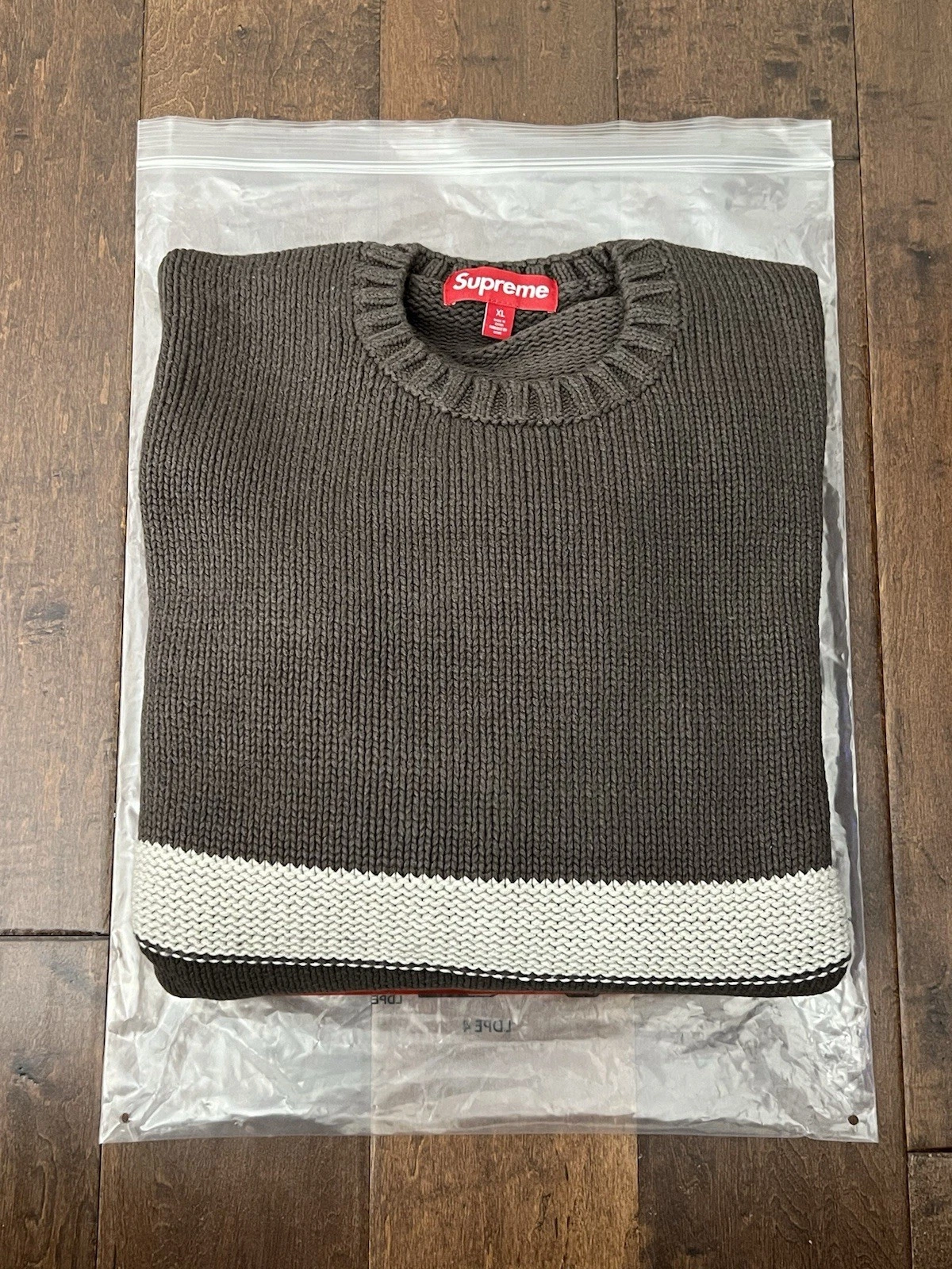 Pull marron Supreme SS25 logo applique tonale coton mélangé taille XL neuf EN MAIN