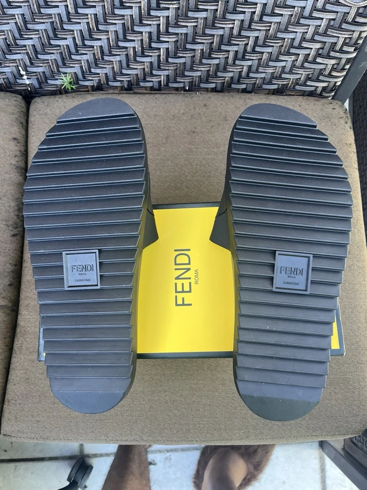 Fendi Hombre Diagonal Logo Slides Talla 13 Totalmente Nuevo Foto 2 de 4