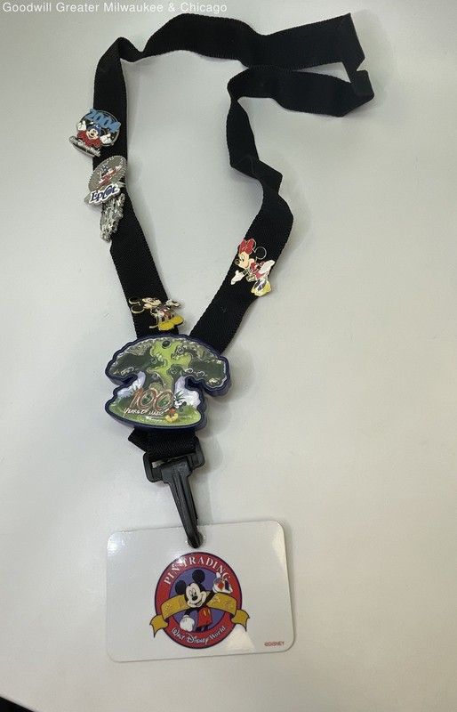 Disney Lanyard w/ Trading Pins 120.7g