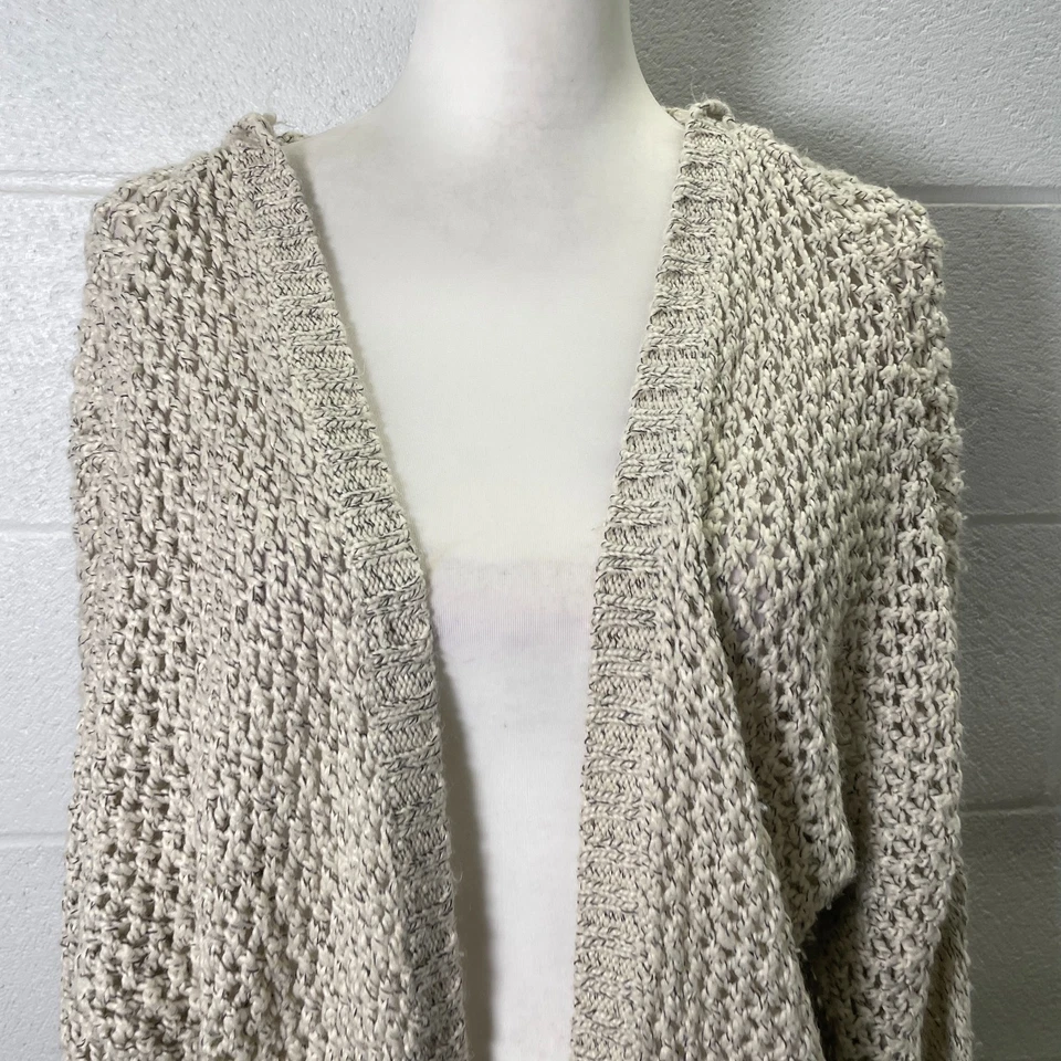 Cardigã suéter feminino algodão na malha pequeno cinza crochê com capuz frente aberta - Imagem 3 de 4