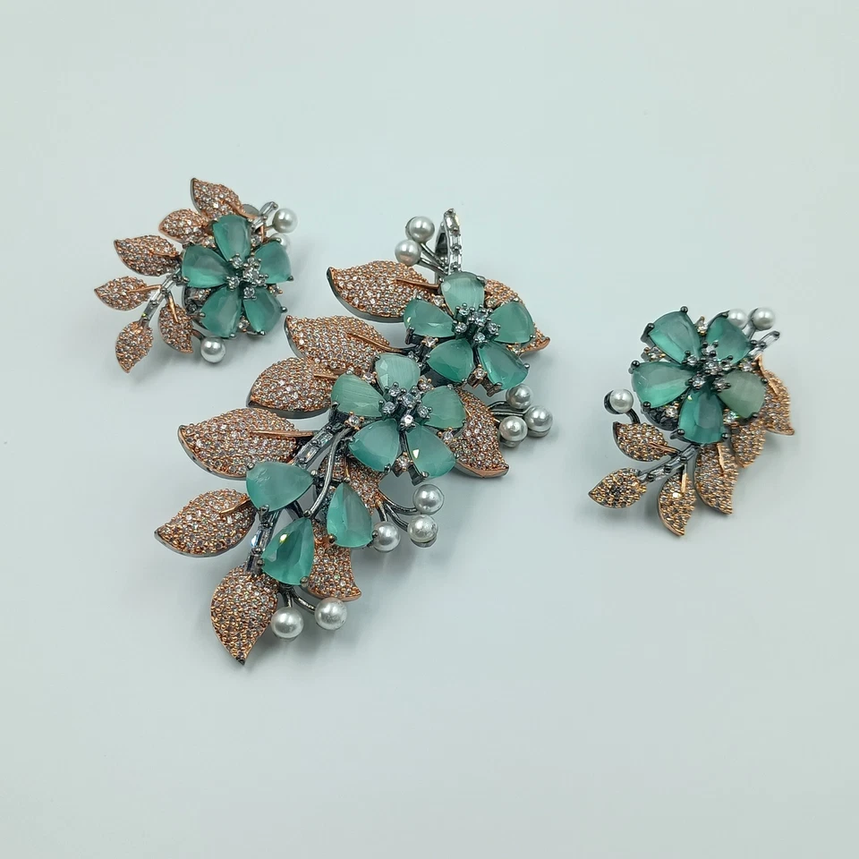 Juego de tachuelas colgantes de esmeralda y circonita cúbica, joyería victoriana colgante de piedra de nacimiento chapado en oro Foto 4 de 4