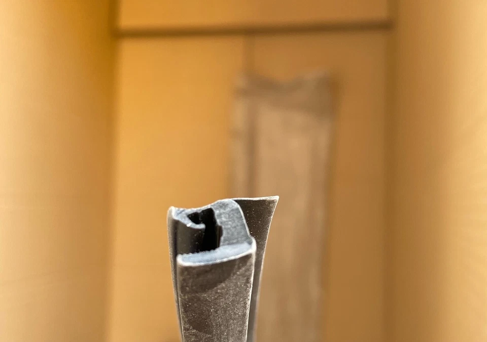 MOLDURA PARABRISAS DELANTERO PEUGEOT 406 (1995-2004) OE:PILKINGTON Foto 2 de 4