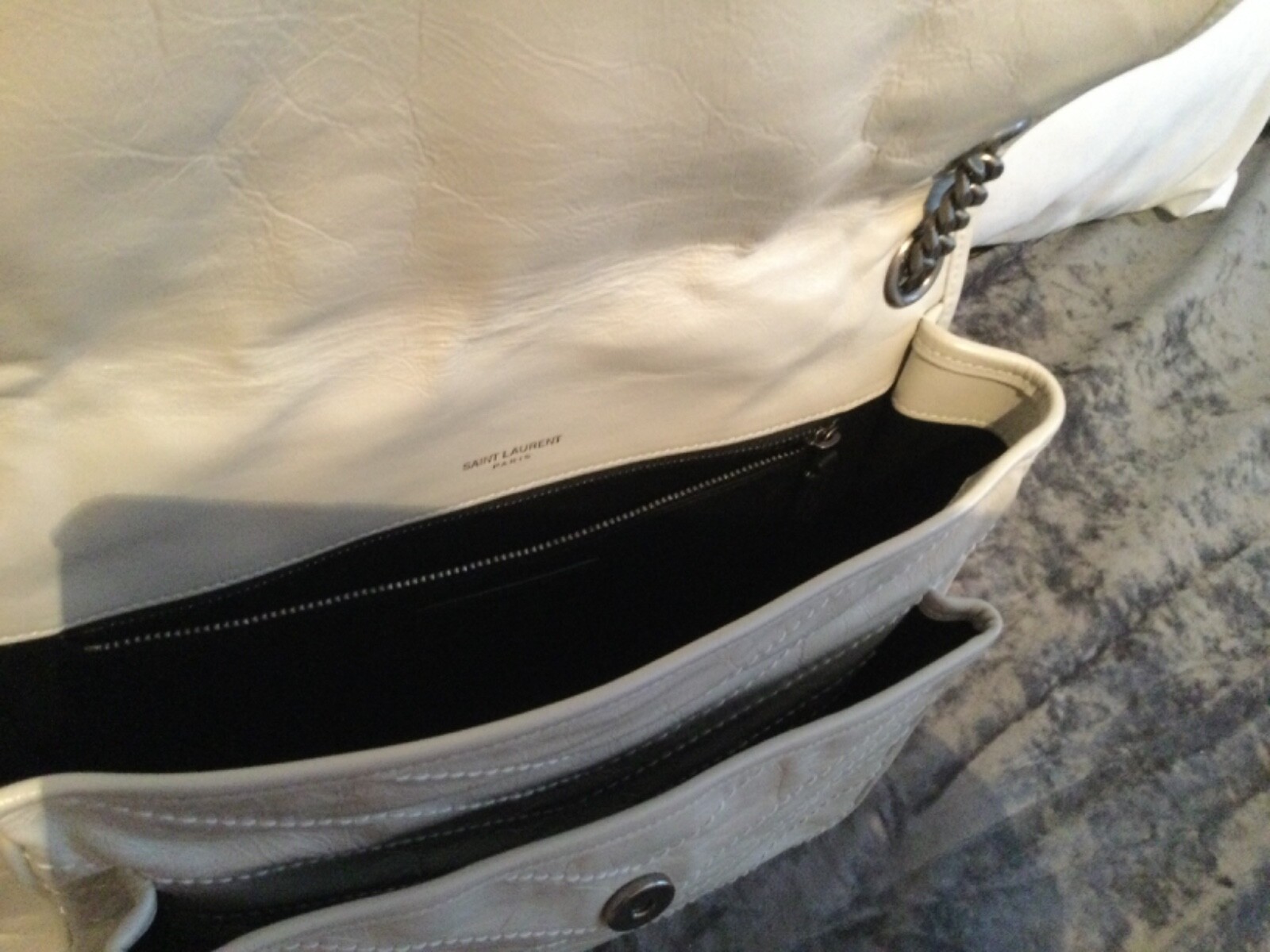 SAINT LAURENT YSL Borsa a catena media Niki bianca antica