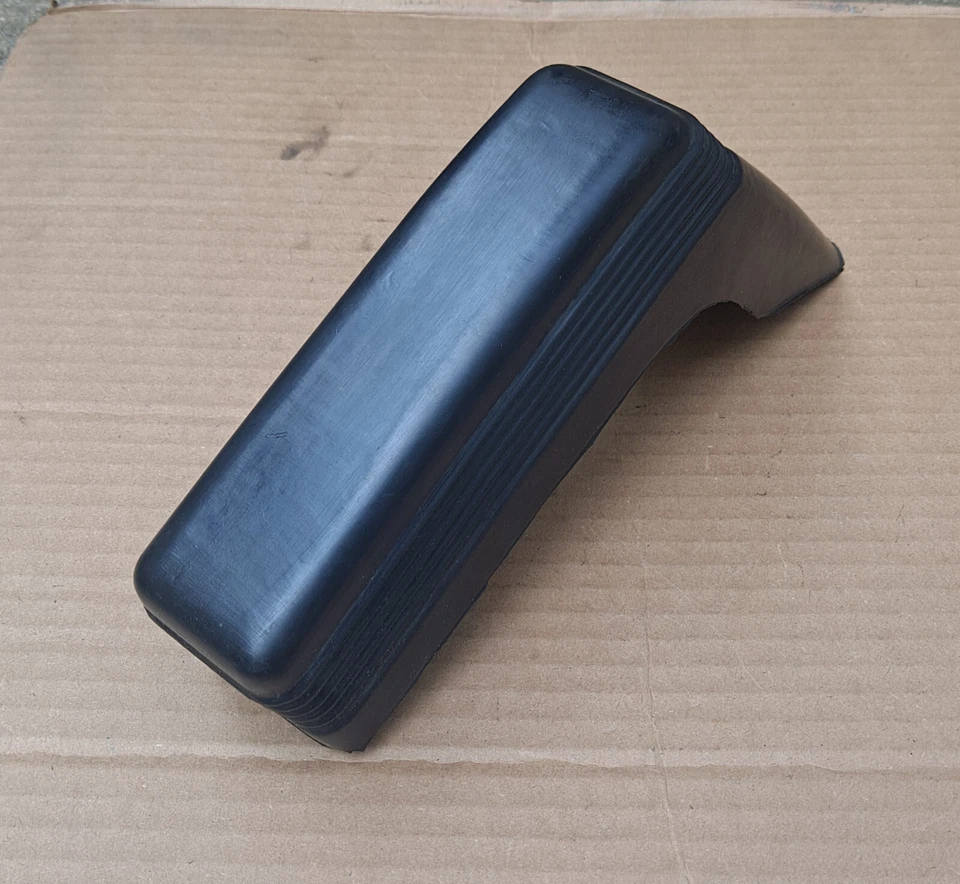 Dodge Monaco Polara 1973 73 nuevo MoPar parachoques trasero derecho protector cojín Foto 2 de 3