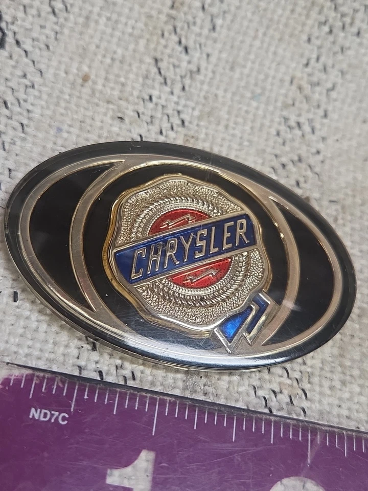 Mopar 4805157 emblema delantero ovalado -- 2005-2010 Town & Country & Chrysler 300 - Nuevo de Lote Antiguo Foto 2 de 4