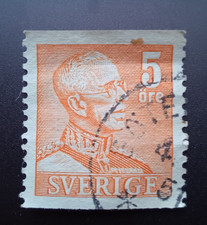 Swedish 5 Ore postage stamp King Gustav V. Used stamp. early 1940s