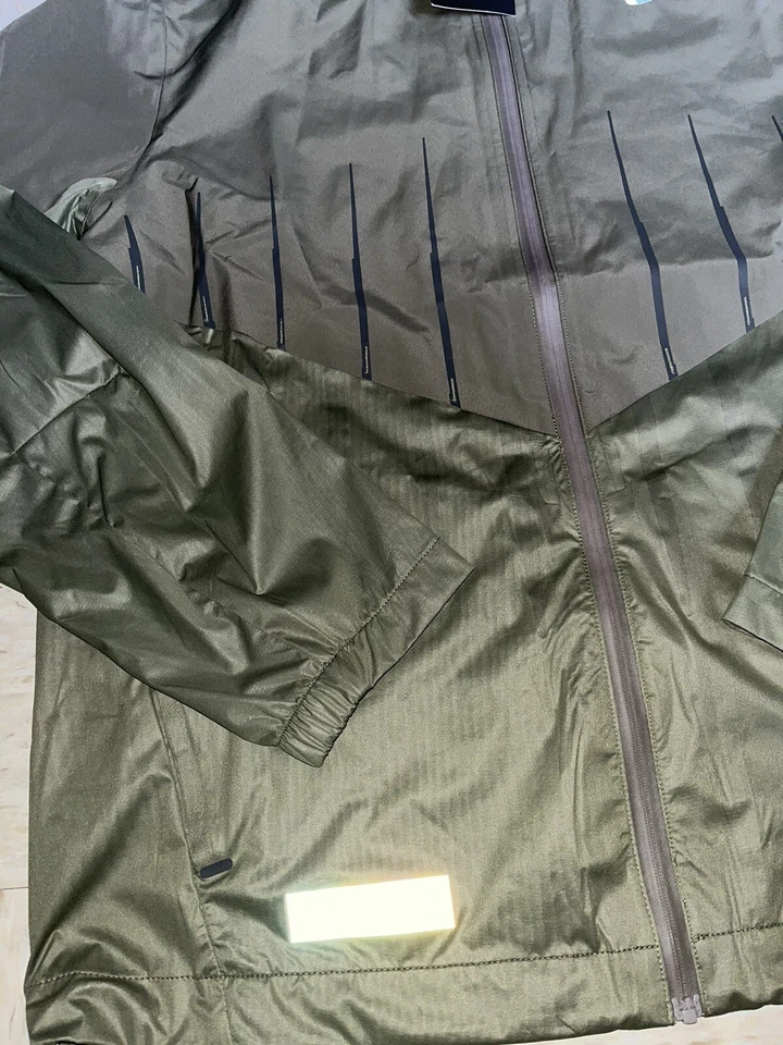 Nike Running Aerogami Rain Jacket - Men's Medium ~ $275.00 FD0410 222 Green - Image 2 of 4