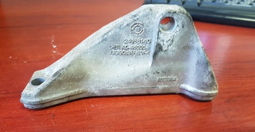 BMW 1 (E81/E87) 2009 Diesel Kraftstoffpumpenhalter 7804376