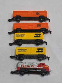Micro Machines Galoob 1989 Santa Fe Train Diesel Locomotive Box Cars Burlington 