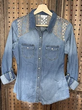 Shyanne Western Shirt denim Pearl Snap Long Sleeve Embroidered Size Small Boho
