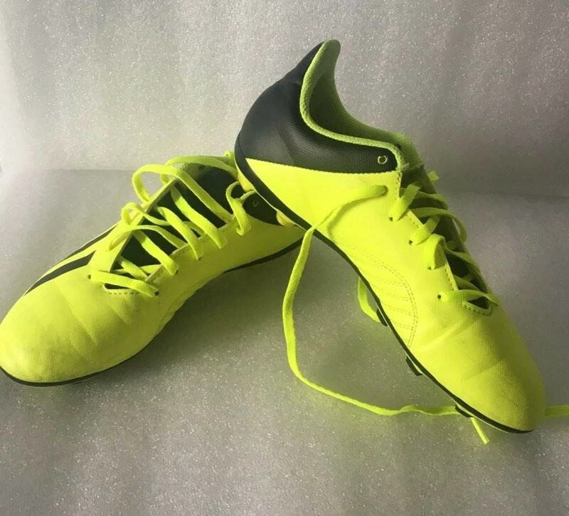 Chaussures de football Nike crampon de terre couleur verte taille 5 d occasio