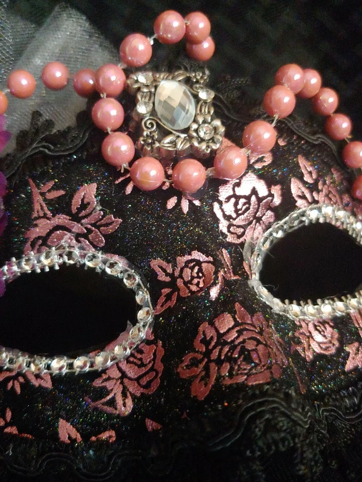 Mardi gras, masquerade, mask, masque/Halloween/ costume attire - Image 4 of 4