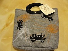 new Gray felt Halloween PURSE SPIDERS that LIGHTS UP Handbag FUN Spider Webs