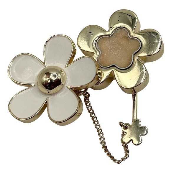 Marc Jacobs Daisy Solid Perfume Daisy brooch Whit… - image 1
