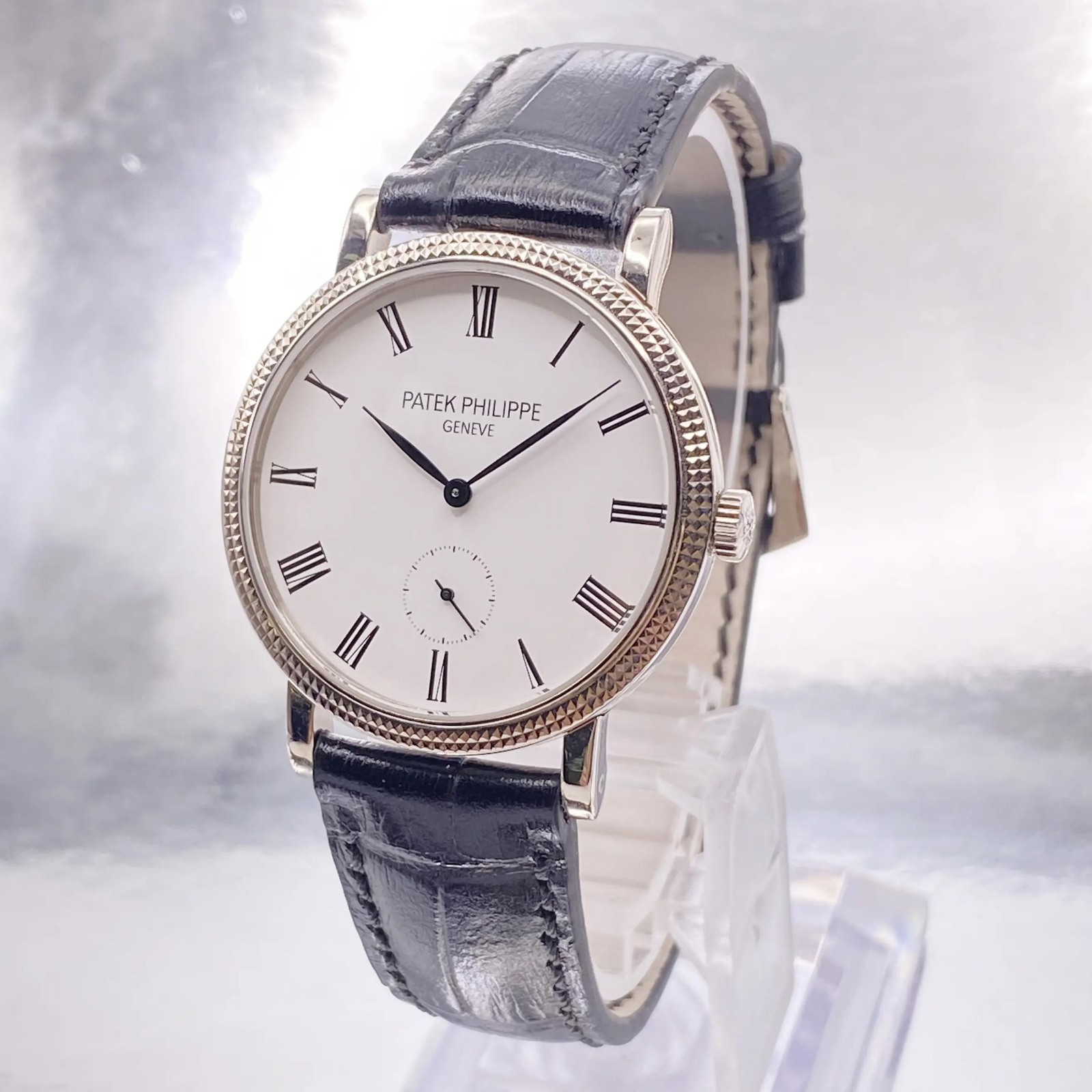 Patek Philippe Calatrava 31mm 18K White Gold White Dial Unisex Watch 7119G-010