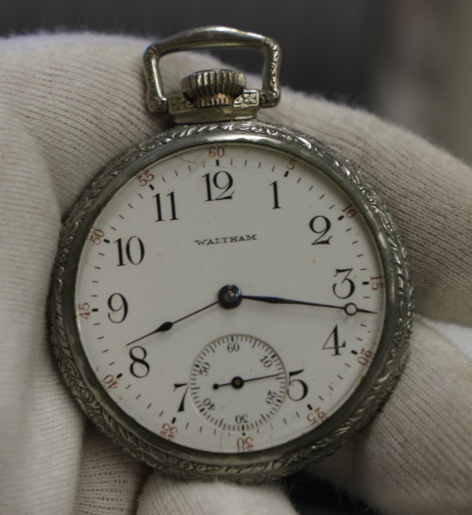Vintage Illinois Pocket Watch Spartan Case 16s 17j (Runs)