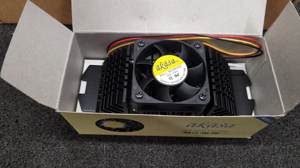 SL4C7 Intel Pentium III 600MHz 600/256/100/1.7V Slot 1 W/Heat Sink & Fan NOS - Image 4 of 4