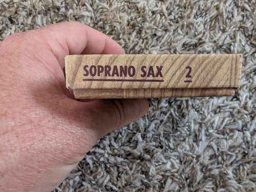 Rico Bb Soprano Sax "Style V" Brown Box Reeds Sealed 25 Count 2 Strength Sealed - Picture 2 of 4