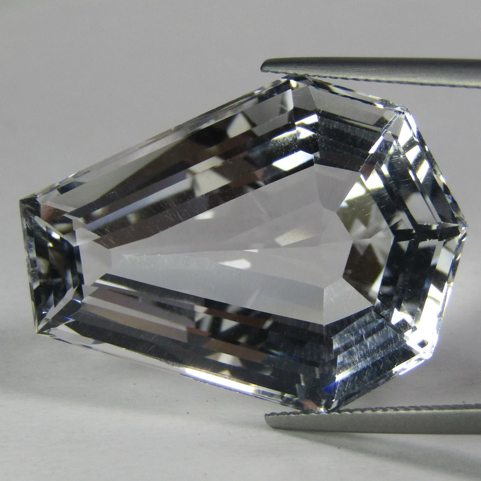 57.09Cts Mesmerizing 100% Natural White Quartz Huge Fancy Cut Loose Gem Ref VDO - Image 3 of 4