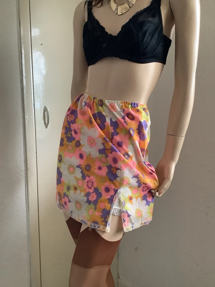 Vintage 1960s Nylon Psychedelic Lace Trimmed Short Mini Half Slip Petticoat M - Image 3 of 4