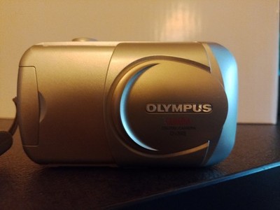 Olympus Camedia D-390 Digitalkamera, 2.0 MP, silber