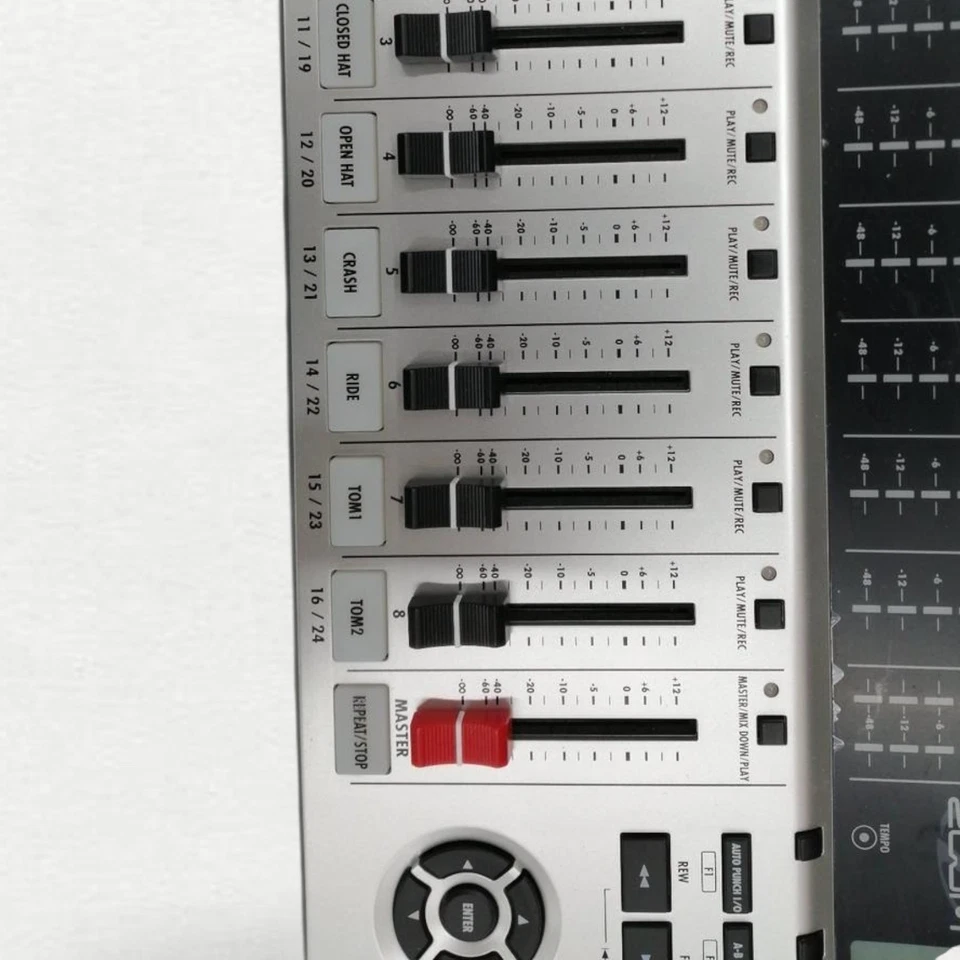 Zoom R24 Multi Track Recorder 24-Track Integrated Drum Machine USB Interface - Image 4 of 4