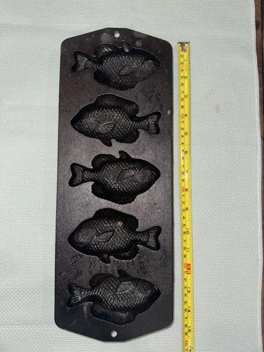 Vintage Lodge USA 5PP2 Heavy Cast Iron Fish Perch Cornbread Mold Pan