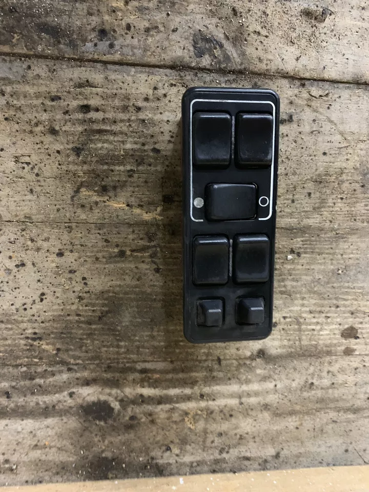 ГЛАВНЫЙ ВЫКЛЮЧАТЕЛЬ И ЛИЦЕВАЯ ПАНЕЛЬ СТЕКЛОПОДЪЕМНИКА VOLVO 760 ОТ ОРИГИНАЛЬНОГО ПРОИЗВОДИТЕЛЯ 1988, 1989, 1990 - Изображение 4 из 4